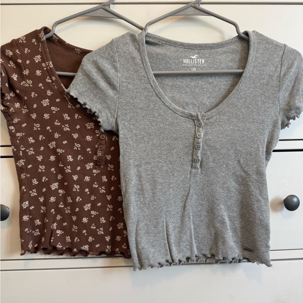 Hollister Gray and Brown Floral Short Sleeve Tops